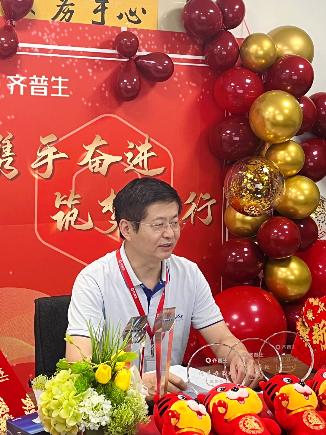 1661408543544566.jpg 攜手奮進 筑夢前行.jpg